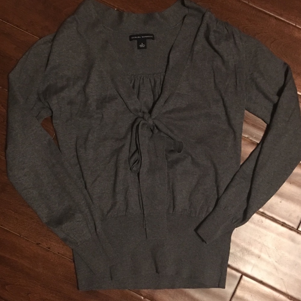 Banana republic v neck tie sweater